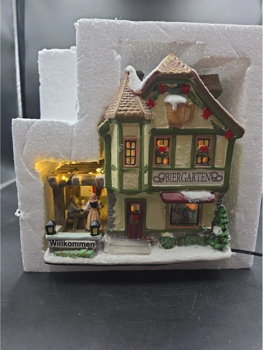 St. Nicholas Square Biergarten Beer Garden Building w/Box Retired Beergarden NEW